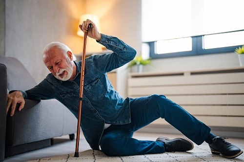 چه کسی نباید از Walker Rollator با صندلی استفاده کند؟