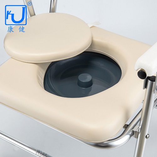 صندلی Commode چیست؟ سالمندان چگونه صندلی Commode مناسب را انتخاب می کنند؟